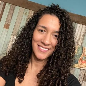 Meet your Posher, Dina